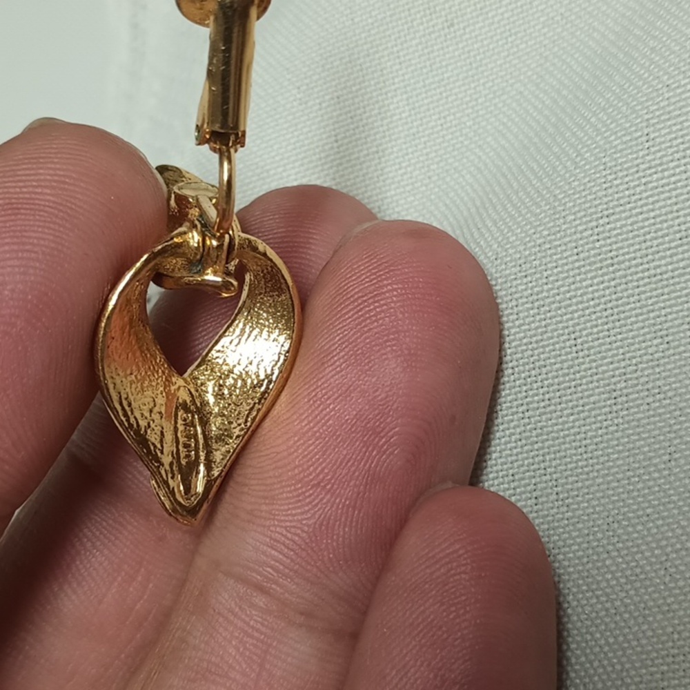 Avon Vintage Clip On Gold Heart Earrings - Picture 4 of 4